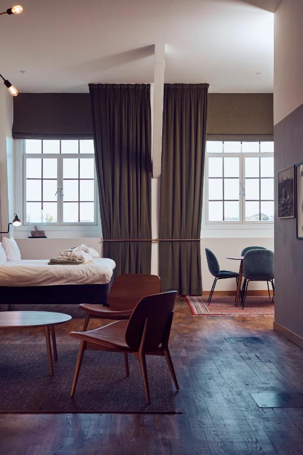Naeaes Fabriker Hotell & Restaurang Tollered Bagian luar foto