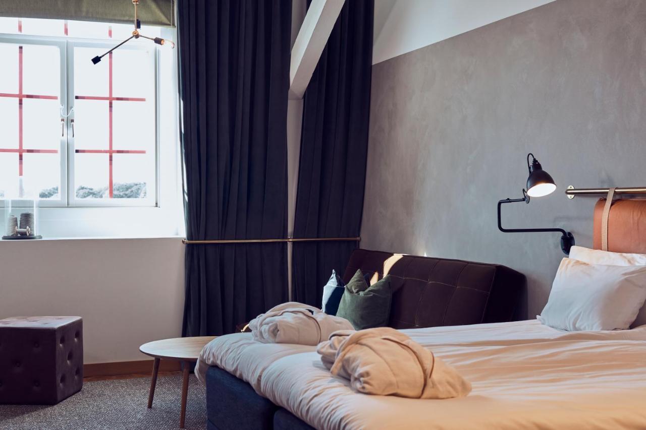 Naeaes Fabriker Hotell & Restaurang Tollered Bagian luar foto
