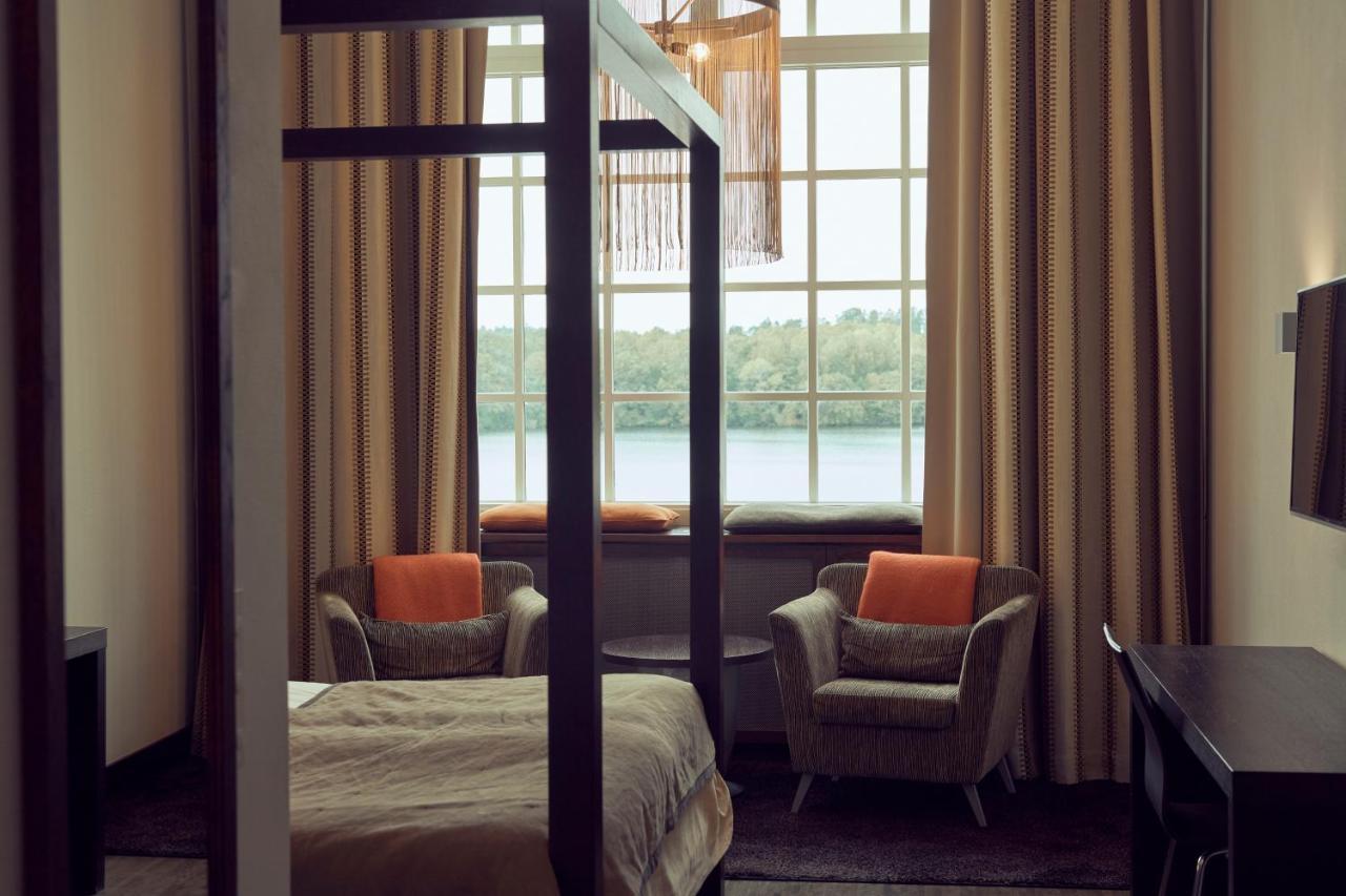 Naeaes Fabriker Hotell & Restaurang Tollered Bagian luar foto