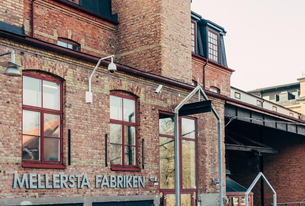 Naeaes Fabriker Hotell & Restaurang Tollered Bagian luar foto