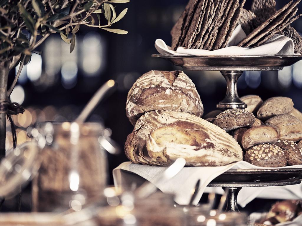 Naeaes Fabriker Hotell & Restaurang Tollered Bagian luar foto