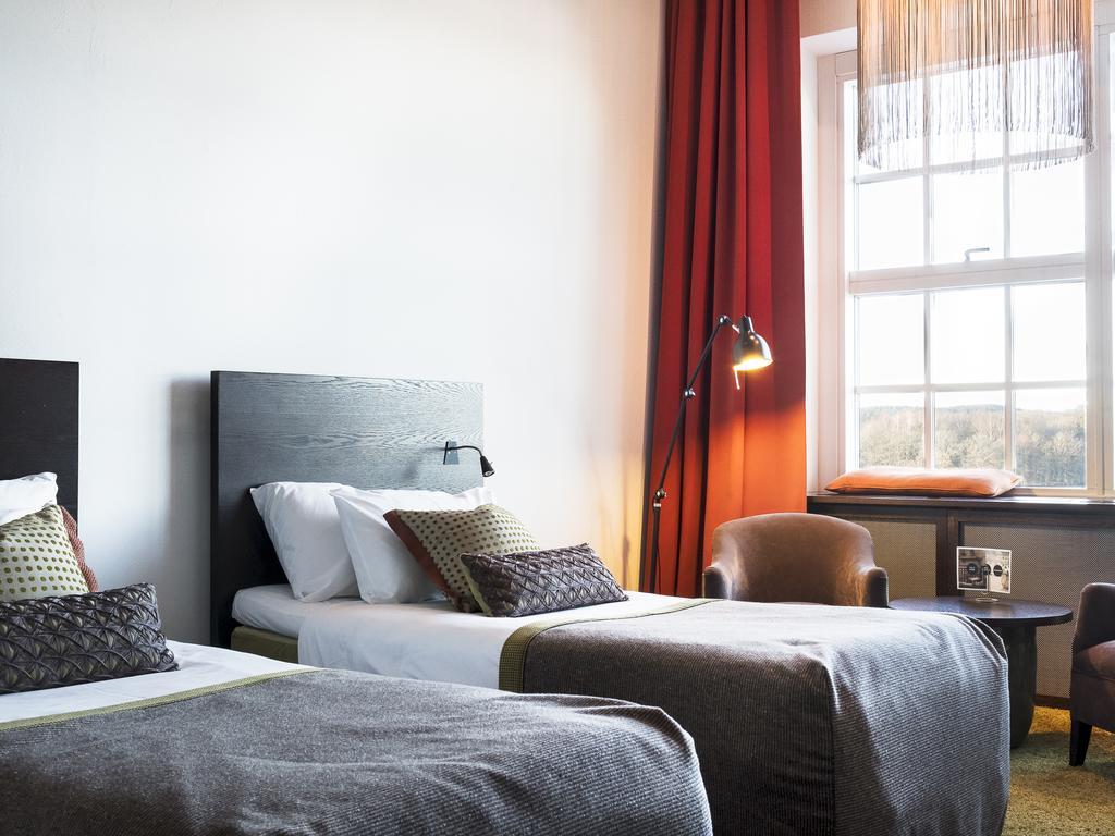Naeaes Fabriker Hotell & Restaurang Tollered Bagian luar foto